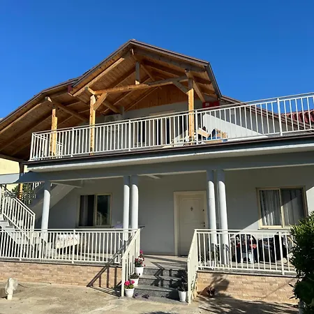 Appartement 2bedroom Apartment,free Parking 06 *